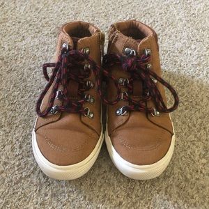 Boys Canvas hightop boots. Size 8 toddler.